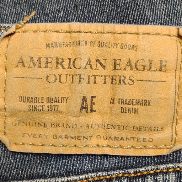American Eagle Outfitters Light Blue Denim Jeans with Contrast Stitching - Picture 4 of 8